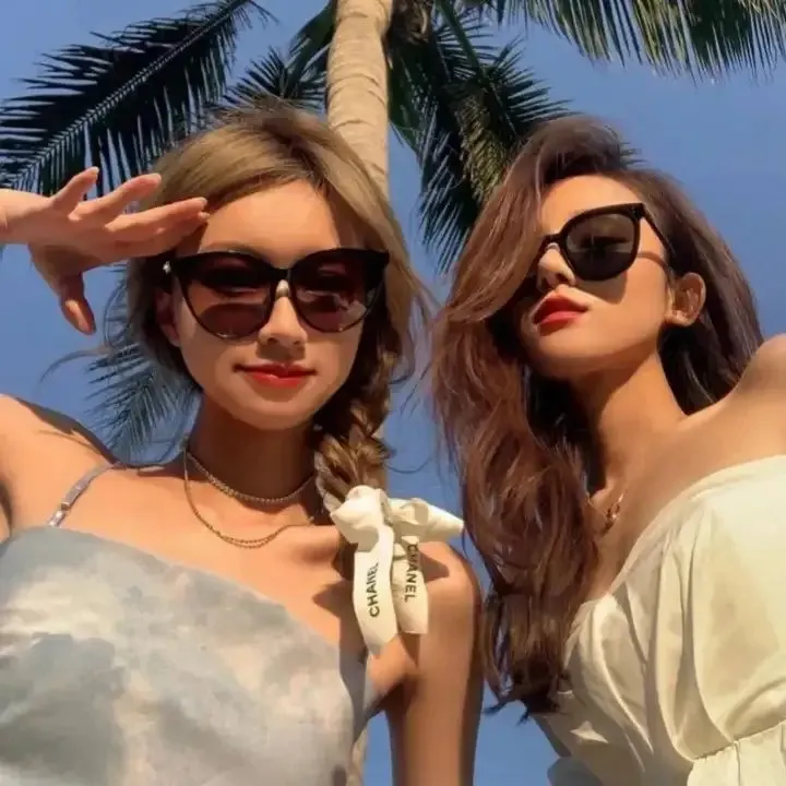 大尺度复仇惊悚《假面女郎》无删减版在线：容貌焦虑逼疯普通女孩，整容杀人走上绝路